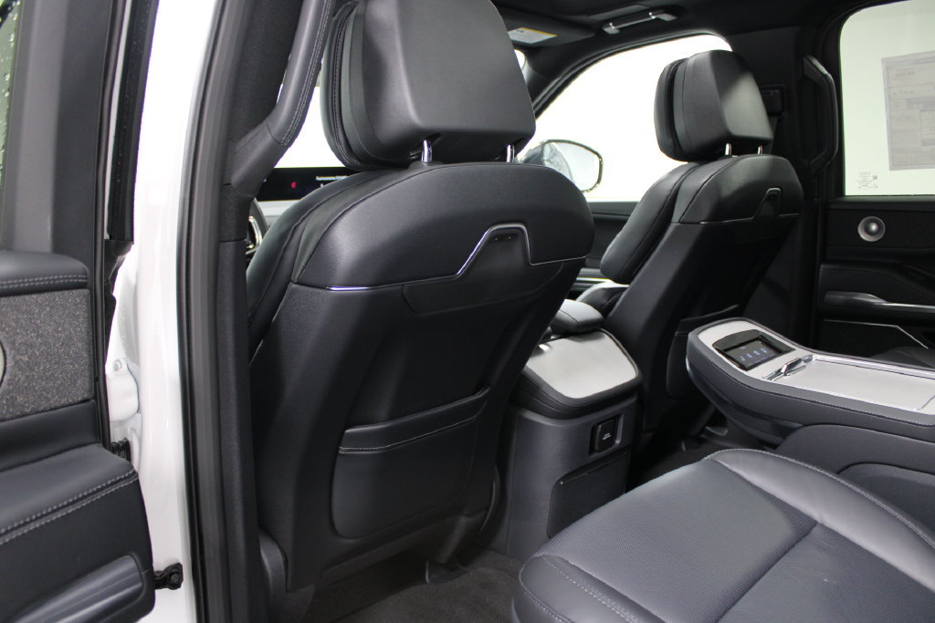 New 2026 Lincoln Navigator Reserve w/ Jet Appearance Package AWD/4WD image 28