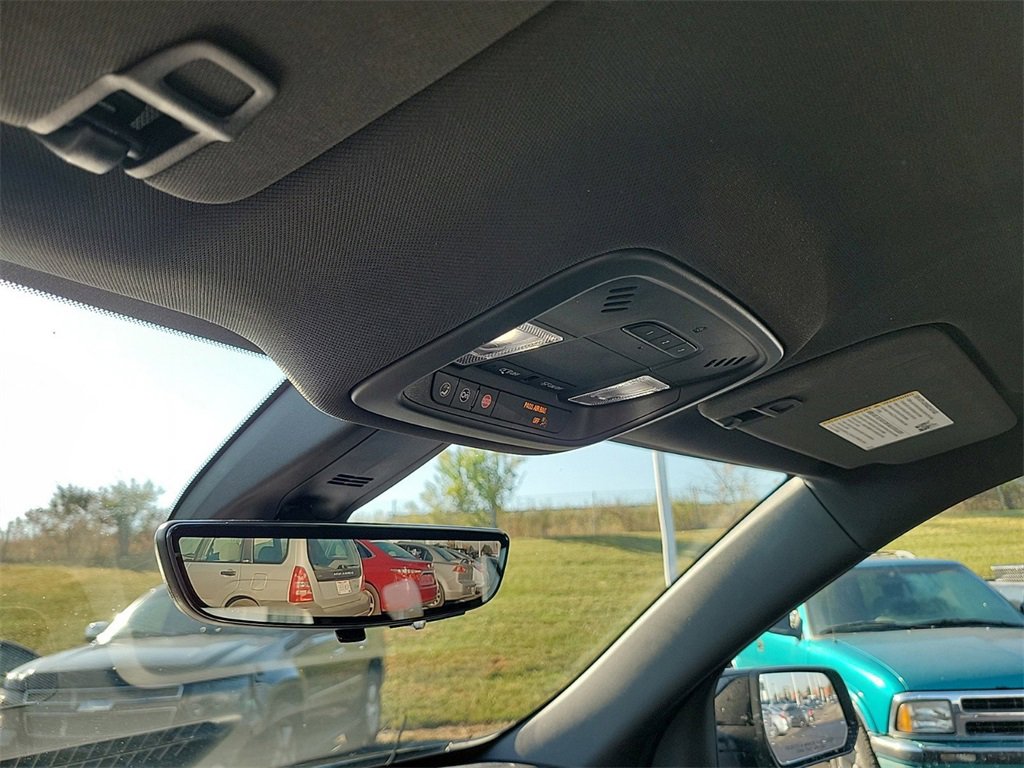 Used 2023 Chevrolet Traverse LT image 31