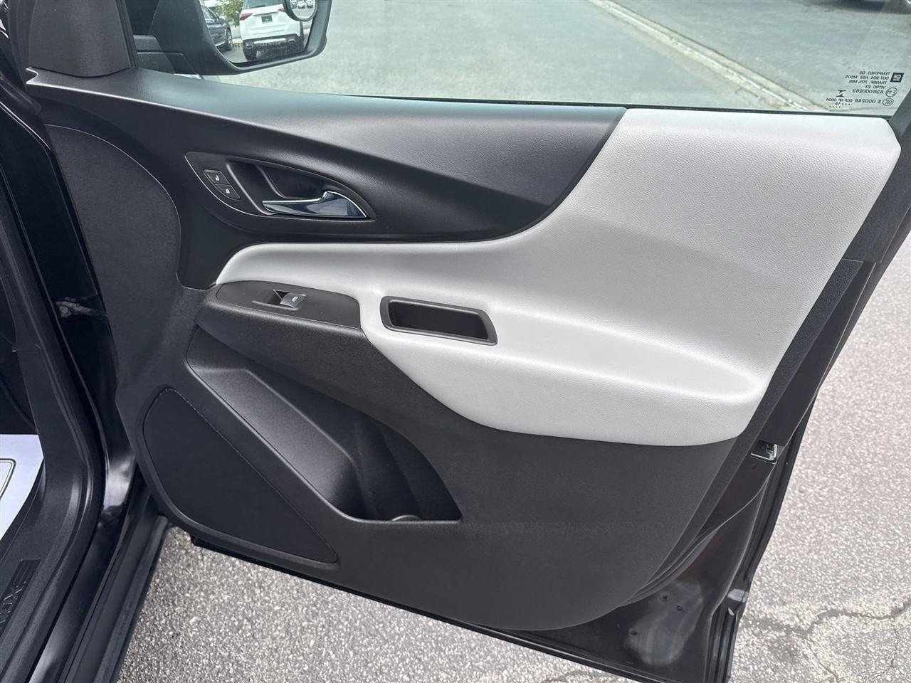 Used 2019 Chevrolet Equinox LT FWD image 17