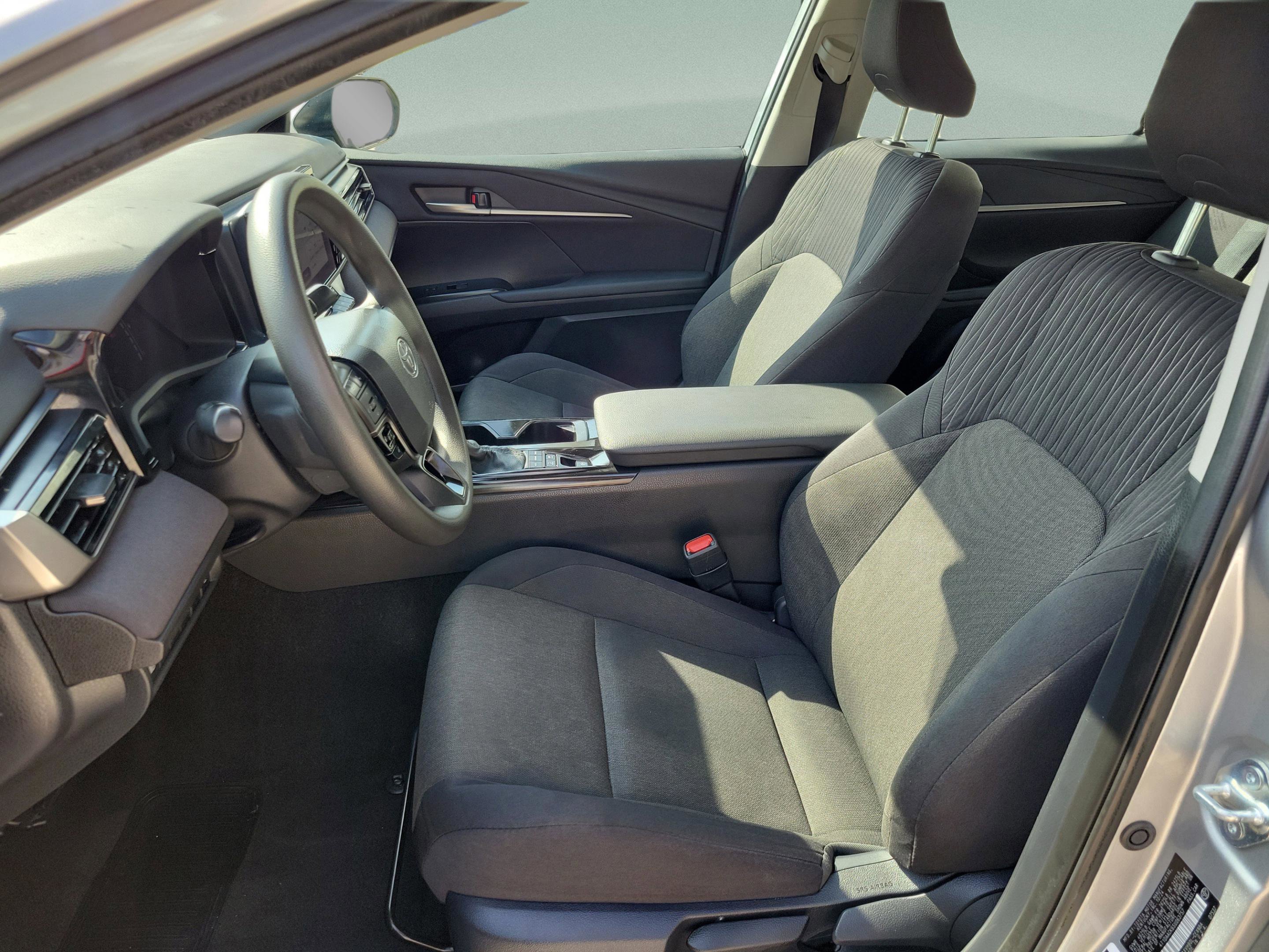 Used 2025 Toyota Camry LE FWD image 27