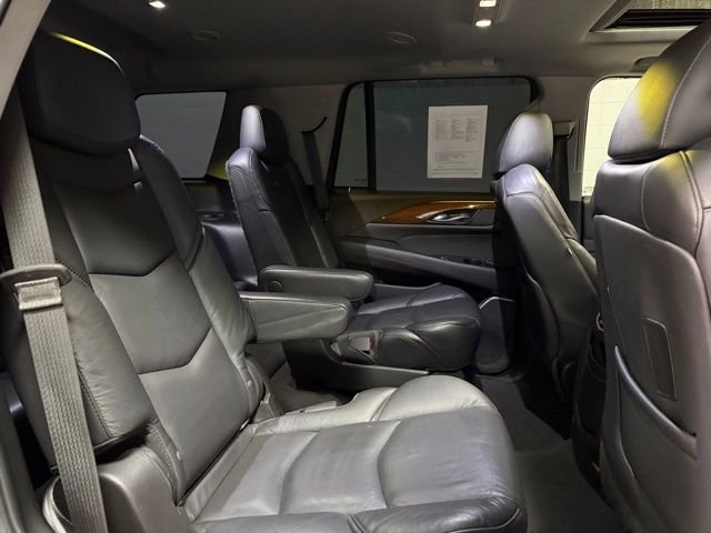 Used 2020 Cadillac Escalade Luxury w/ Escalade Sport Edition AWD/4WD image 21