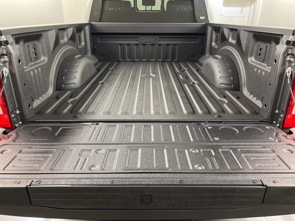 New 2026 Ford F350 Lariat w/ Black Appearance Package image 40