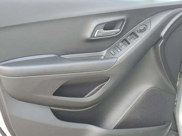 Used 2022 Chevrolet Trax LT w/ LT Convenience Package image 21