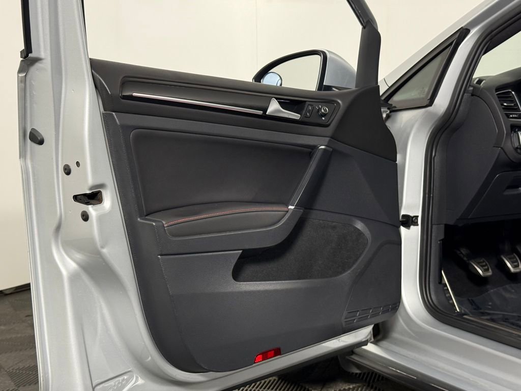 Used 2015 Volkswagen GTI SE w/ Lighting Package (SEL) image 28