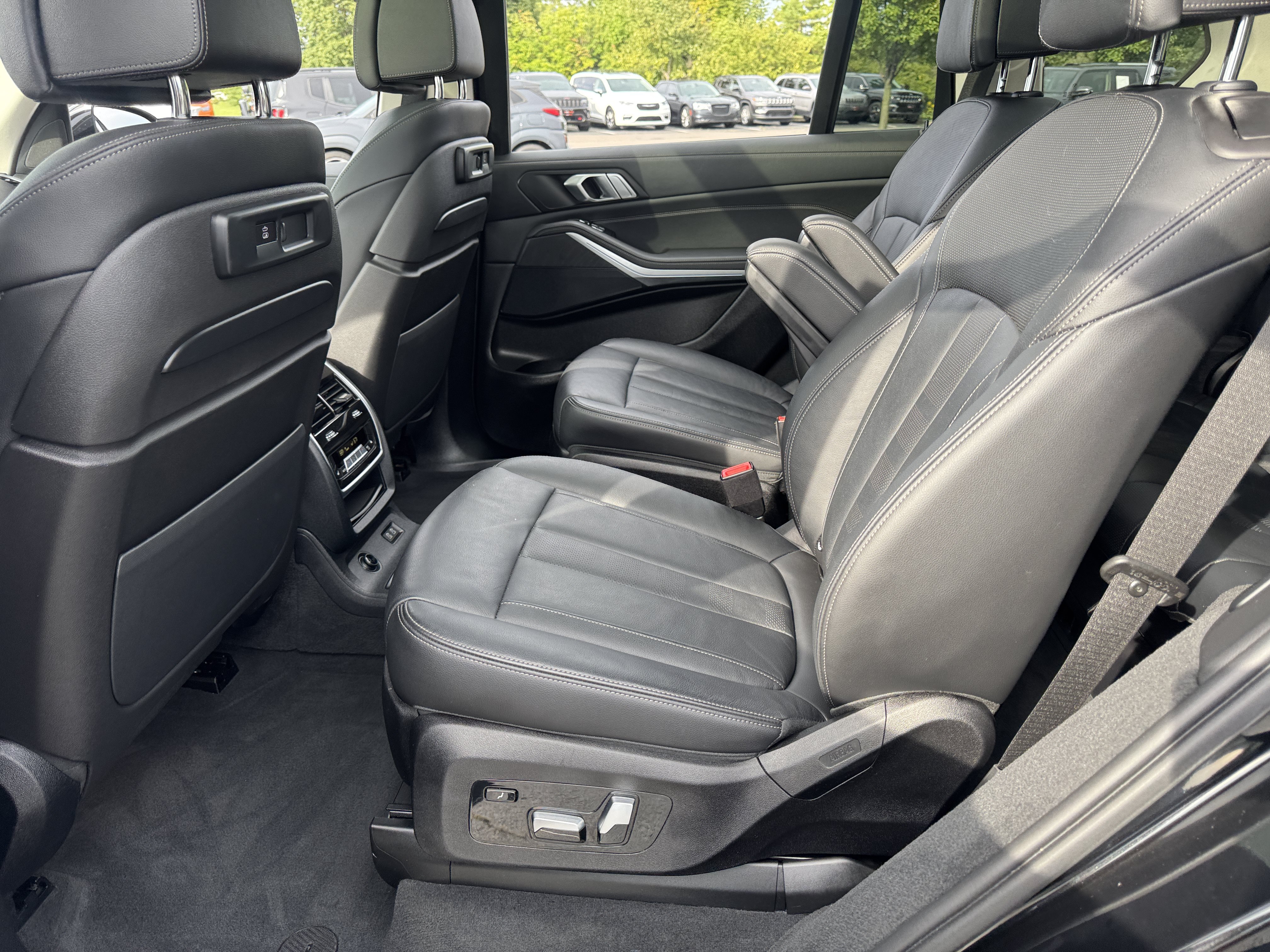 Used 2022 BMW X7 xDrive40i w/ Executive Package AWD/4WD image 17