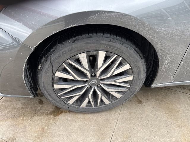 Used 2024 Nissan Altima 2.5 SV image 12