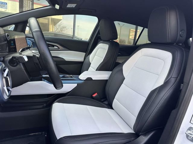 Used 2025 Chevrolet Equinox EV LT image 14