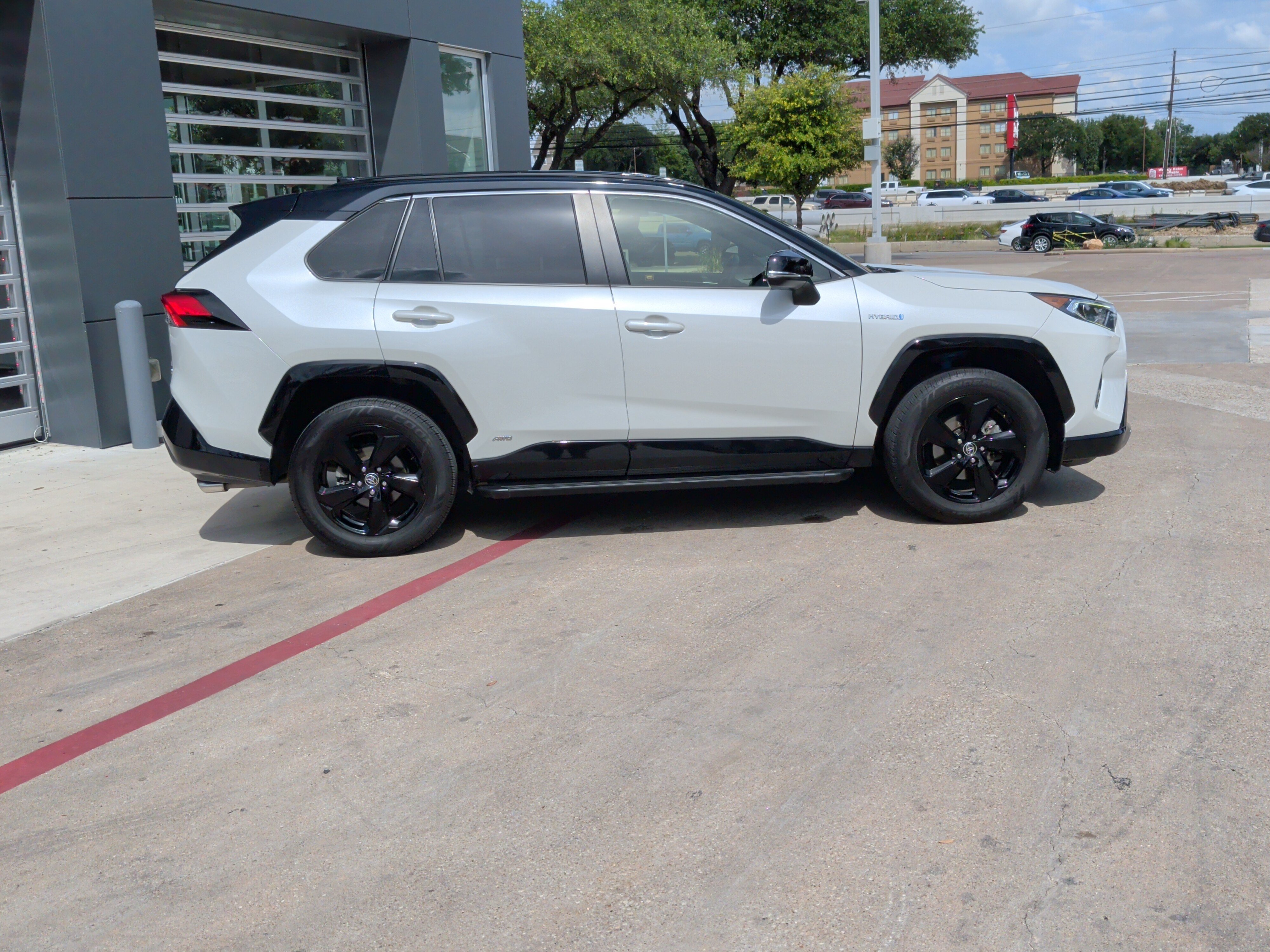 Used 2021 Toyota RAV4 XSE w/ XSE Grade Weather Package AWD/4WD image 11