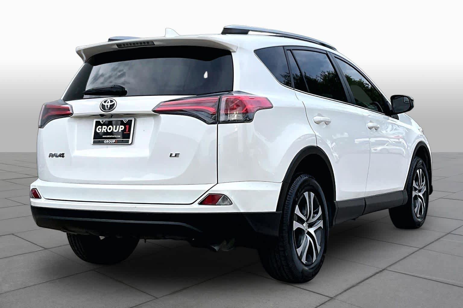 Used 2017 Toyota RAV4 LE FWD image 13