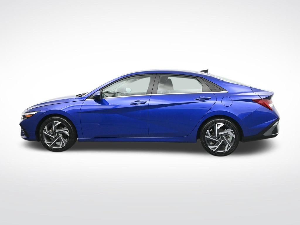 Used 2025 Hyundai Elantra SEL FWD image 9