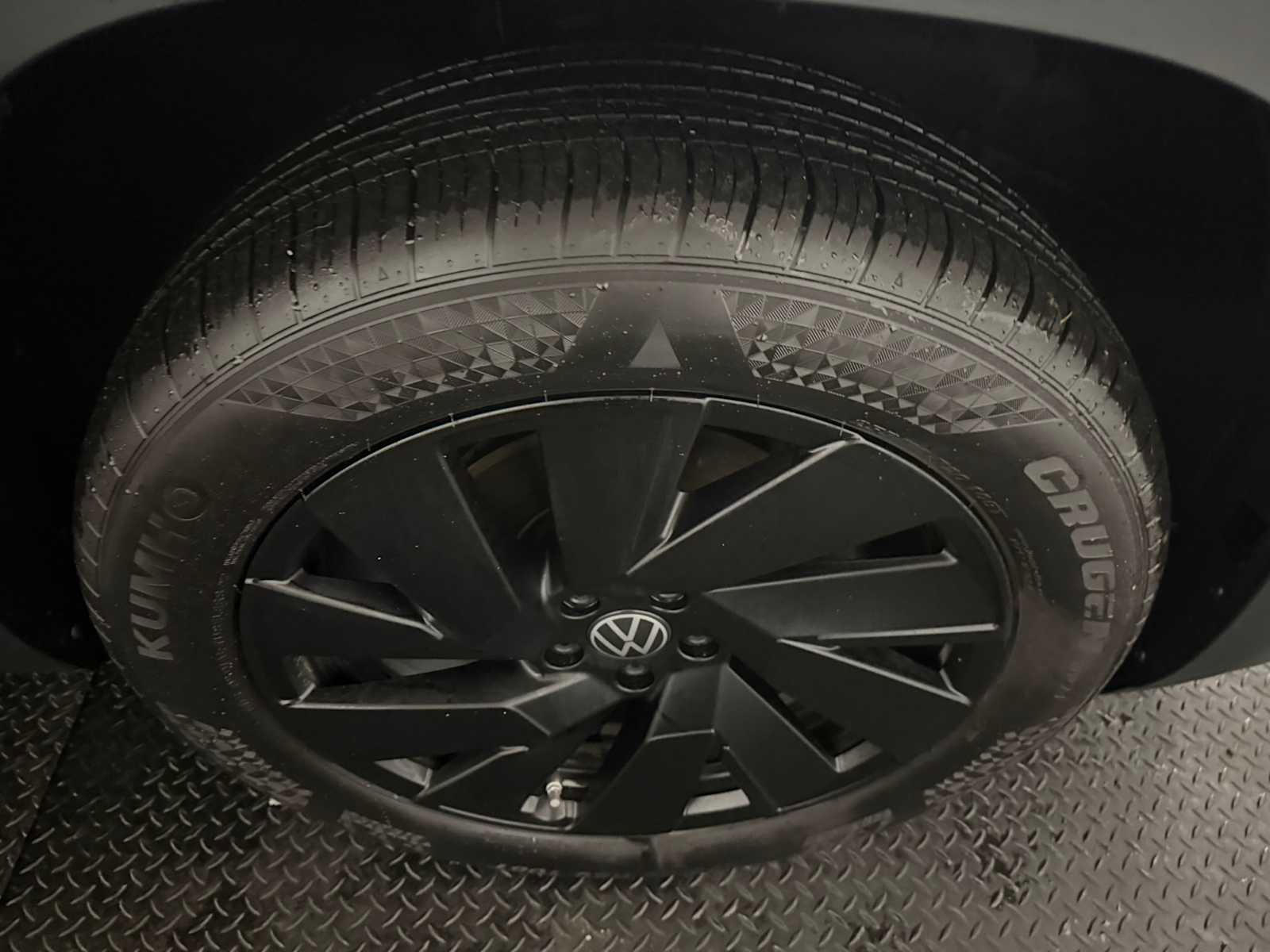 Certified 2025 Volkswagen Atlas SE image 12