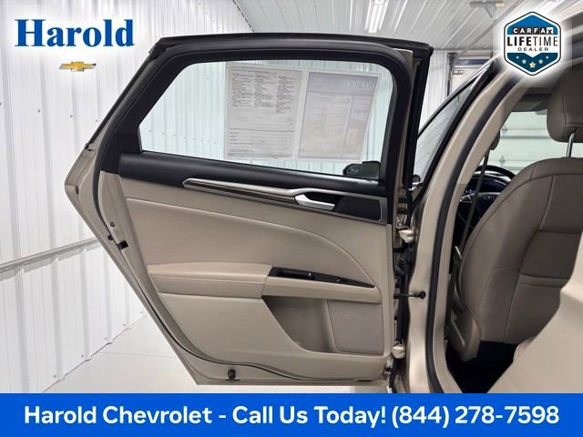 Used 2017 Ford Fusion SE w/ Fusion SE Technology Package FWD image 12