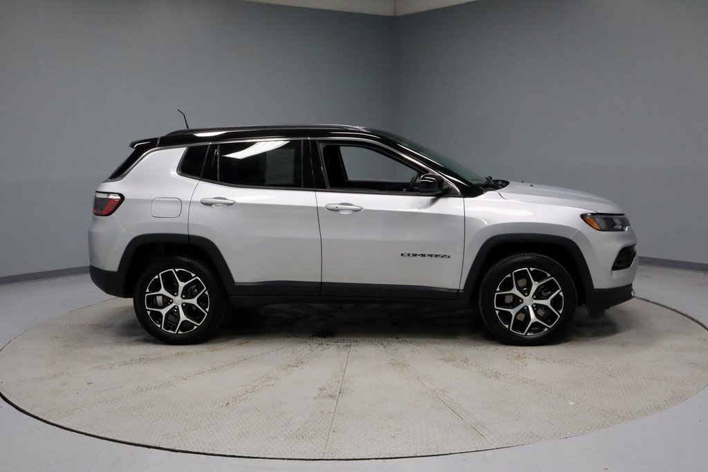 Used 2024 Jeep Compass Limited image 12