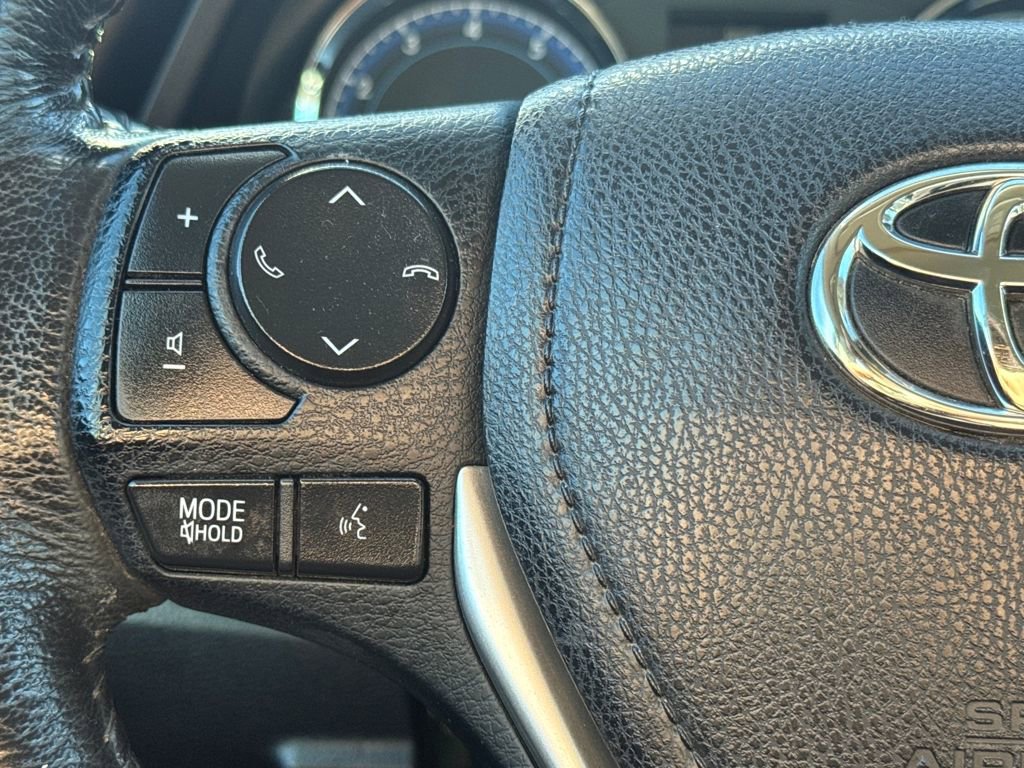 Used 2017 Toyota Corolla SE w/ Carpet Mat Package (TMS) image 19