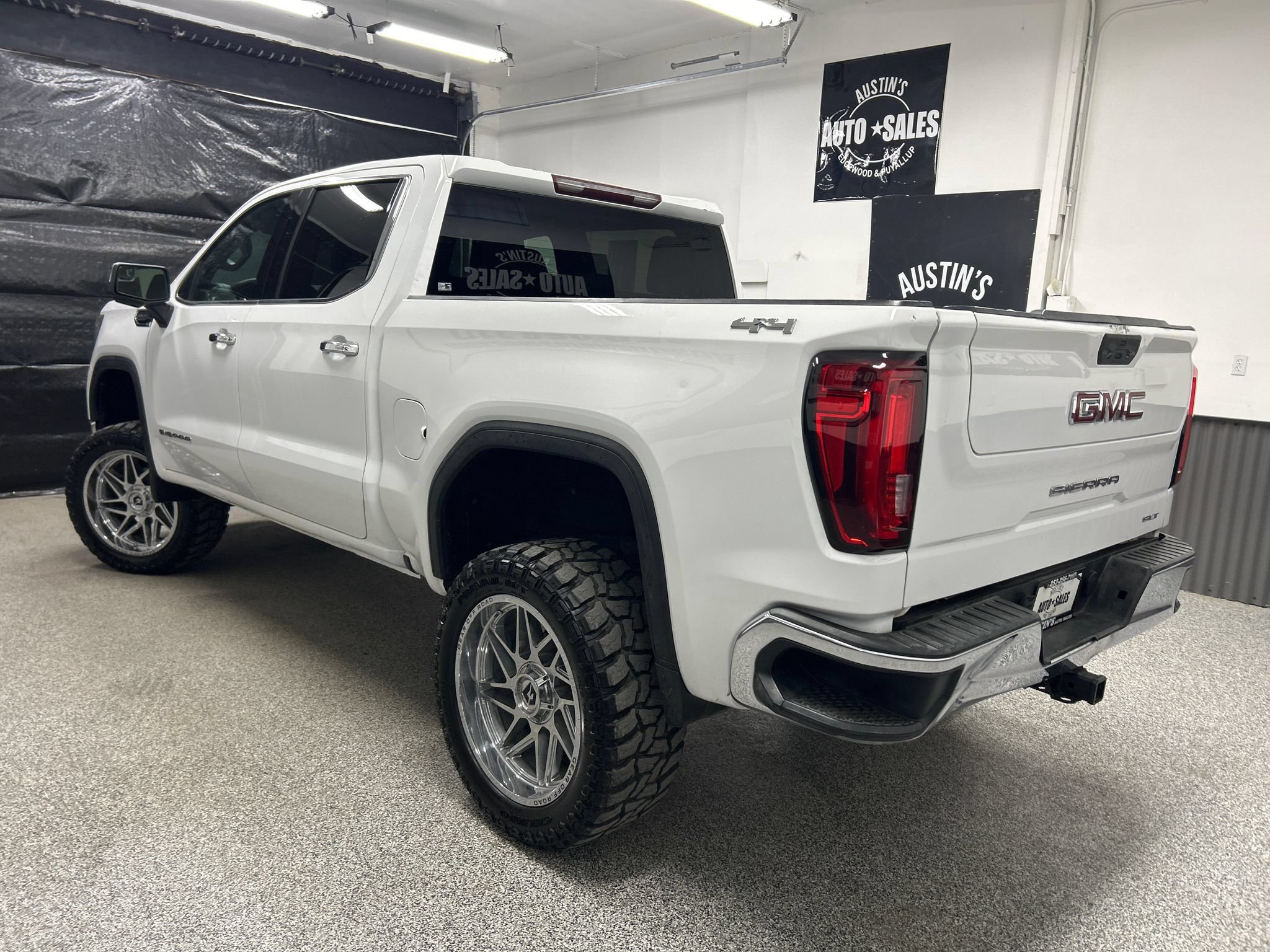 Used 2019 GMC Sierra 1500 SLT w/ Max Trailering Package AWD/4WD image 4