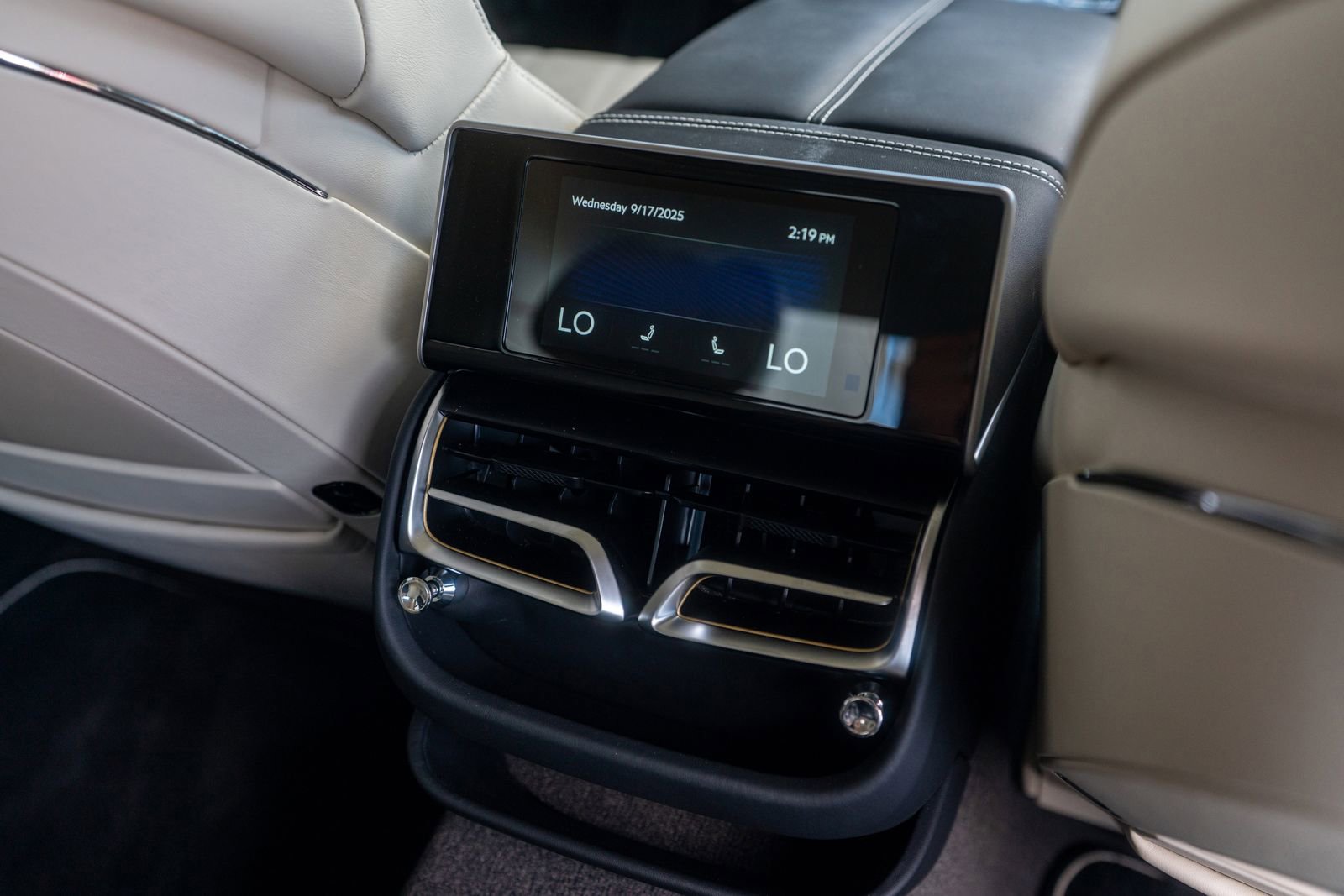 Certified 2025 Bentley Flying Spur Plug-In Hybrid image 37