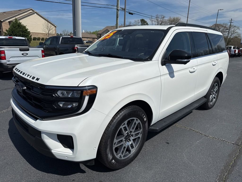 Used 2025 Ford Expedition Active image 4