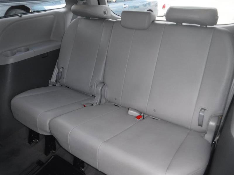 Used 2017 Toyota Sienna AWD image 32