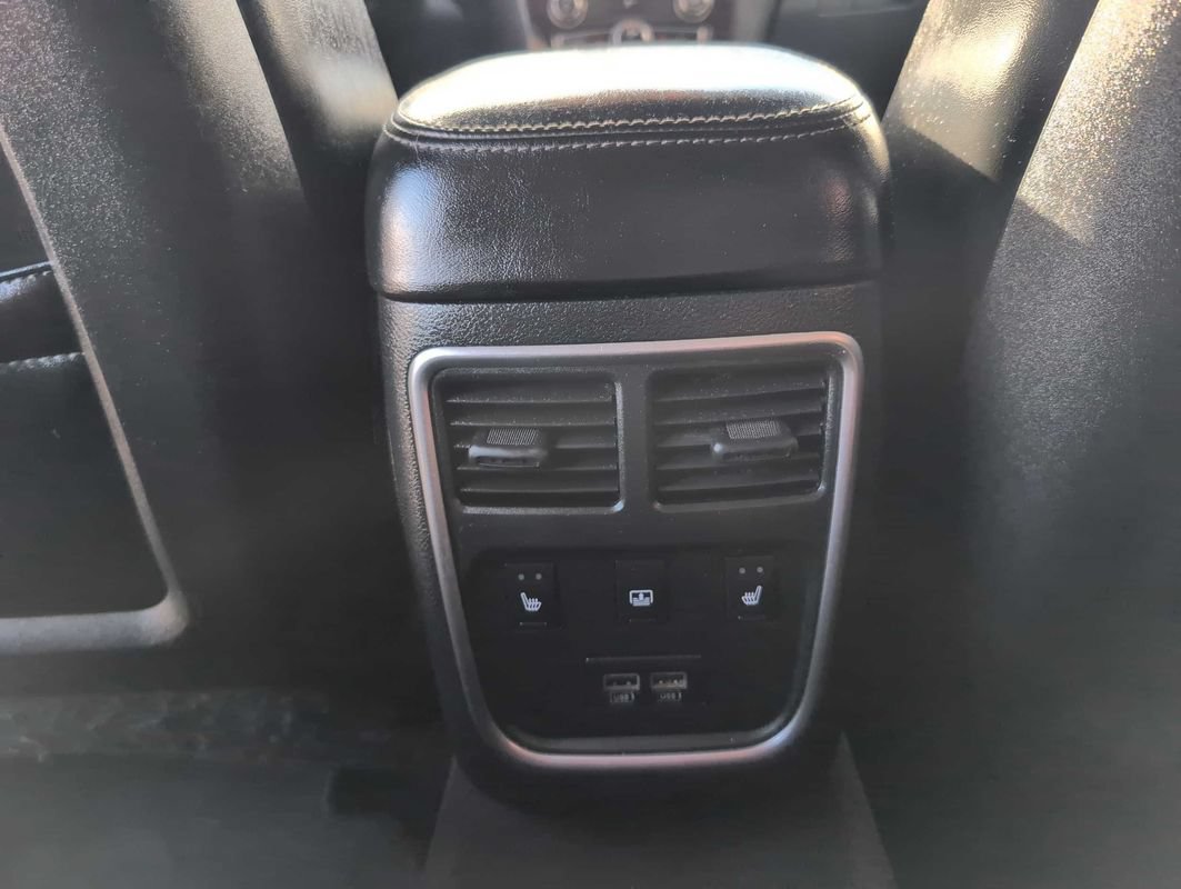 Used 2017 Chrysler 300 C RWD image 12