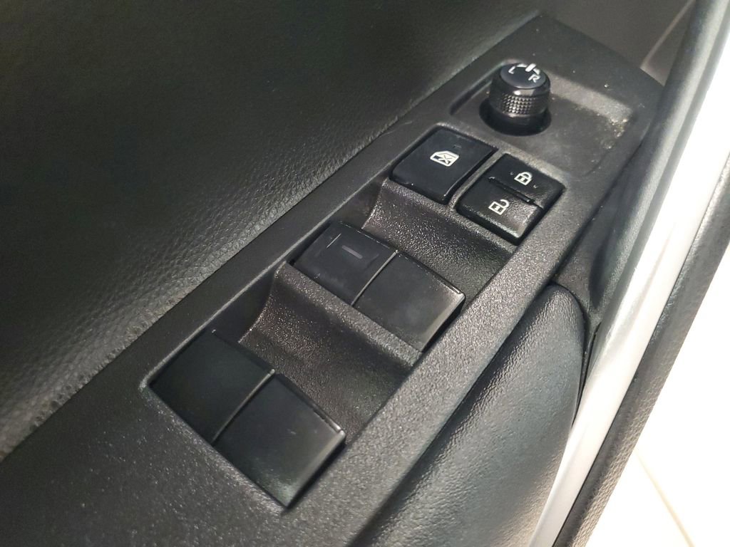 Used 2023 Toyota Corolla Cross L image 18