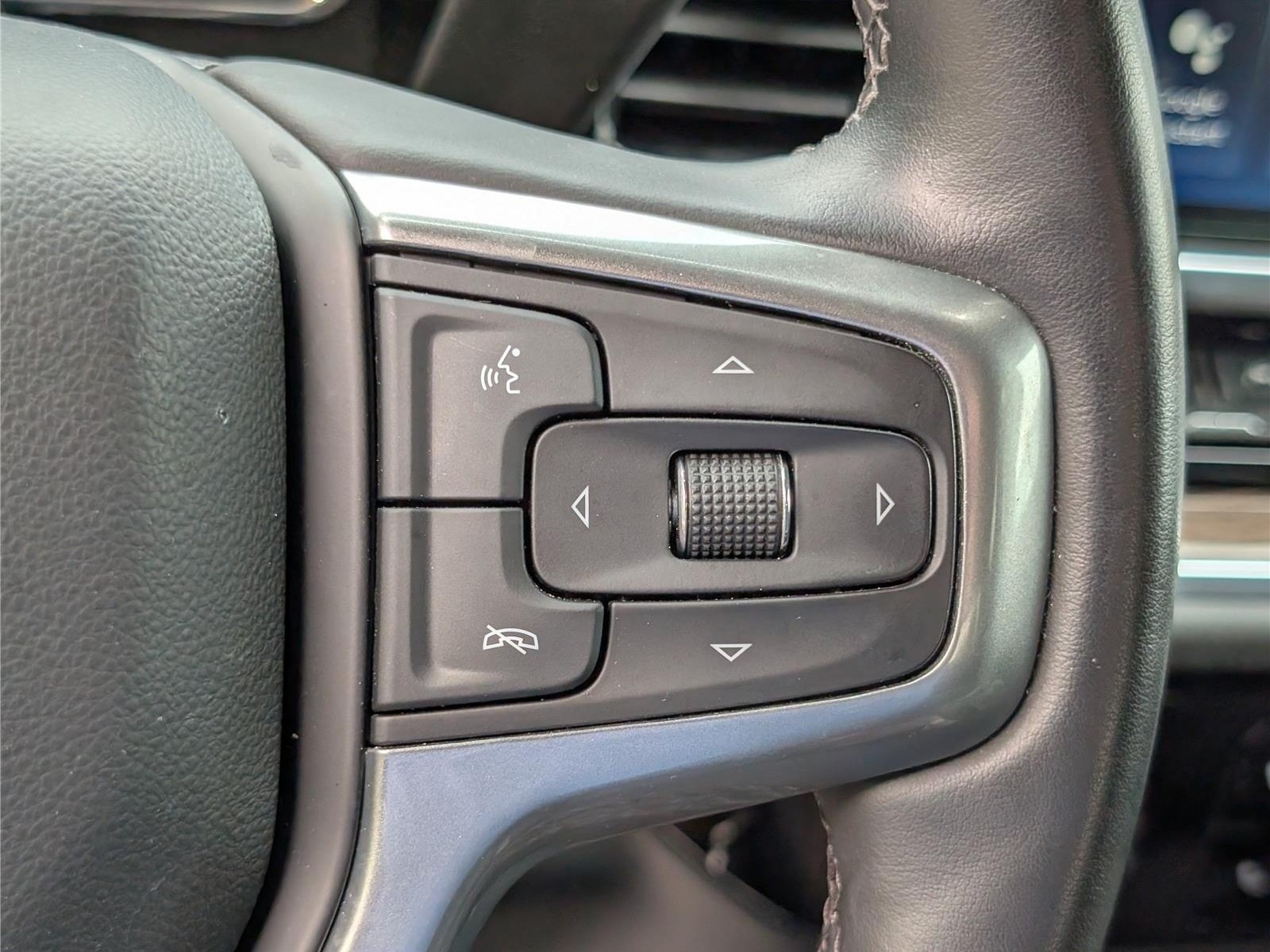 Used 2023 Chevrolet Silverado 1500 LT AWD/4WD image 22