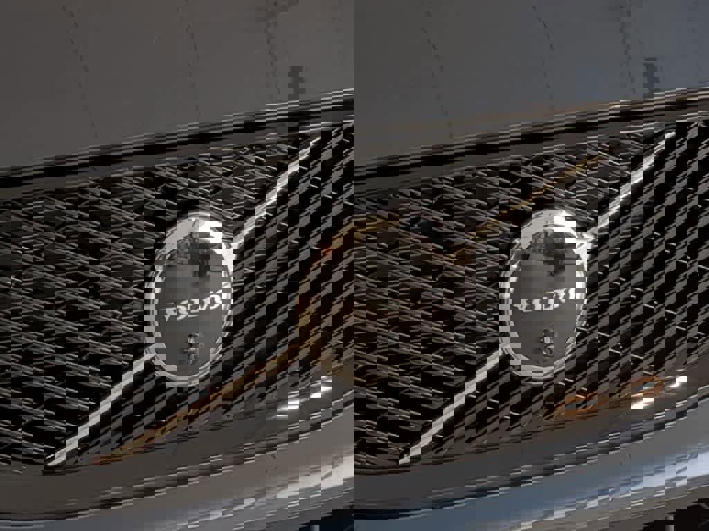 New 2026 Volvo XC60 B5 Plus w/ Protection Package Premier image 4