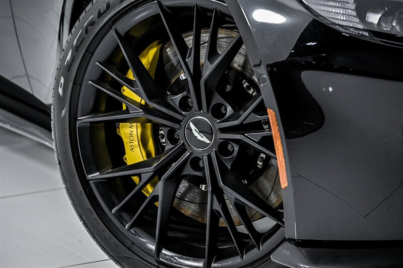 Used 2021 Aston Martin V8 Vantage Roadster RWD image 3