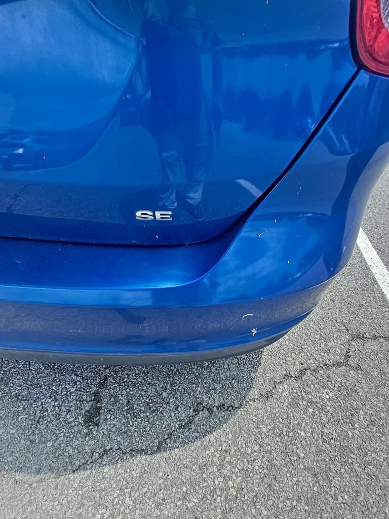 Used 2018 Ford Focus SE w/ Cold Weather Package FWD image 4