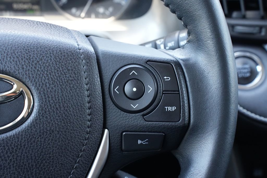 Used 2017 Toyota RAV4 XLE AWD/4WD image 8