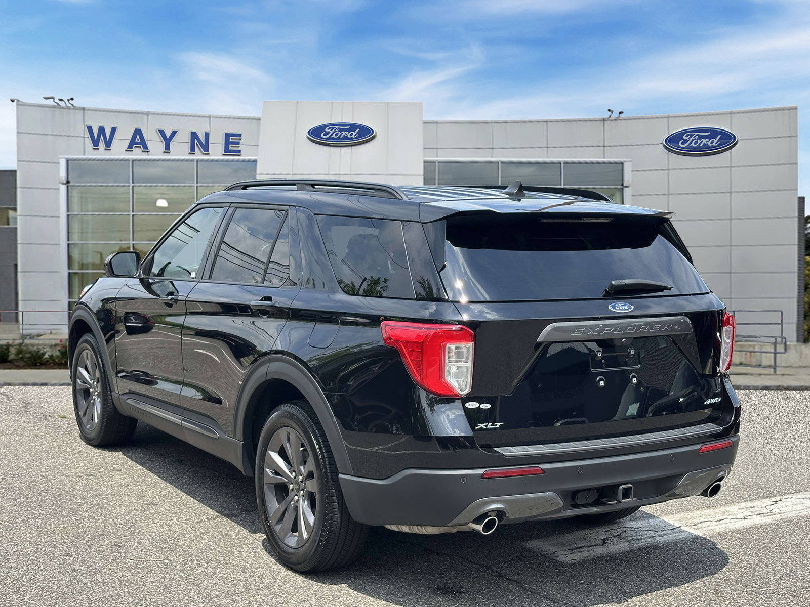 Certified 2023 Ford Explorer XLT w/ Equipment Group 202A AWD/4WD image 4
