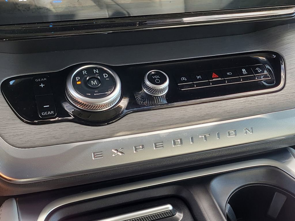 Certified 2025 Ford Expedition Platinum image 27
