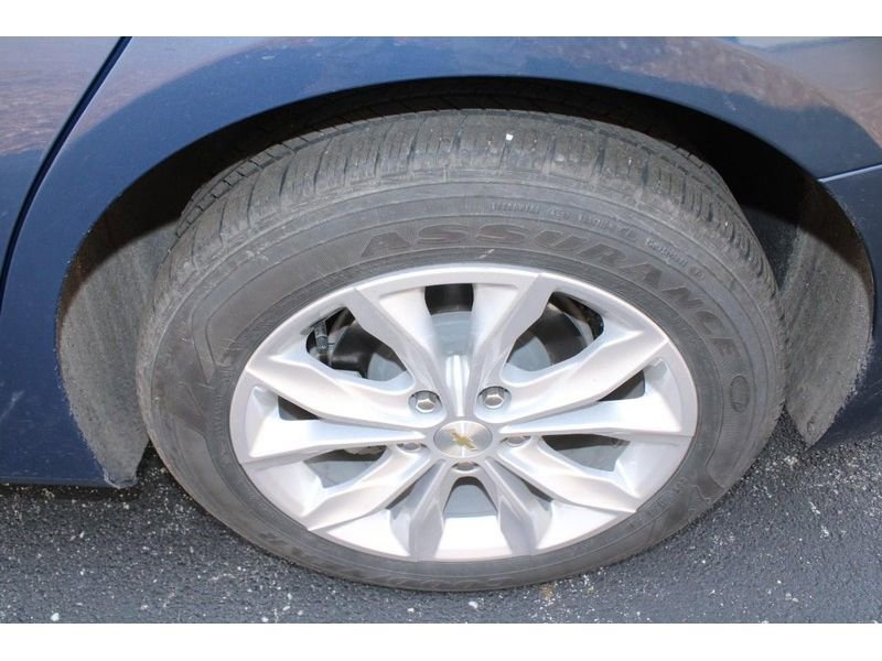 Used 2025 Chevrolet Malibu LT FWD image 8