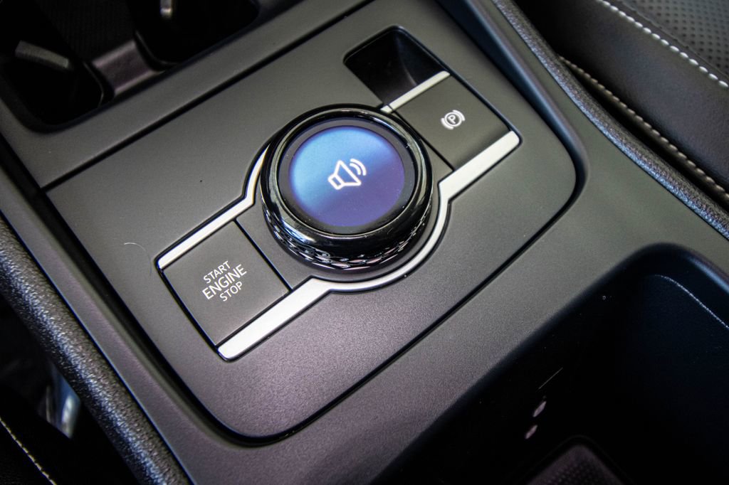 Certified 2025 Volkswagen Tiguan SE image 34