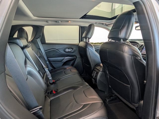 Used 2019 Jeep Cherokee Limited image 14