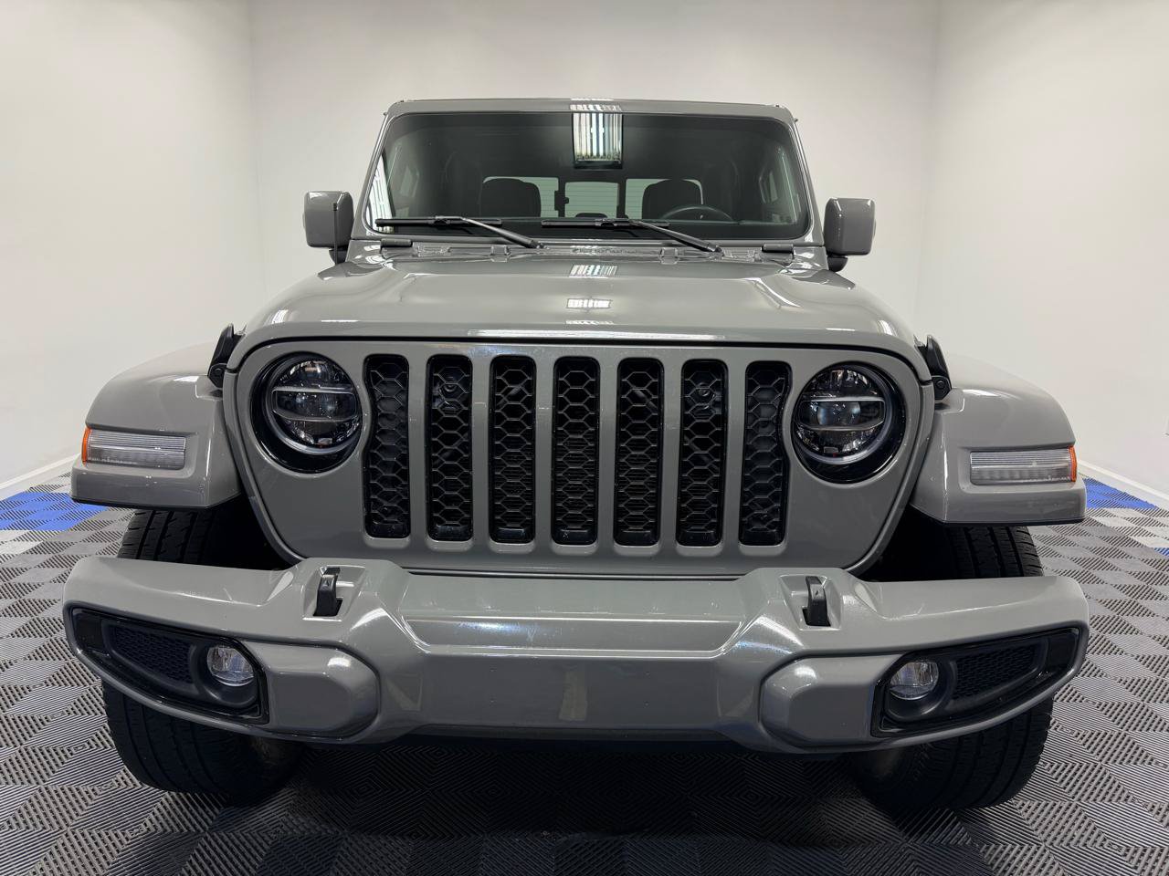 Used 2022 Jeep Gladiator Overland AWD/4WD image 2