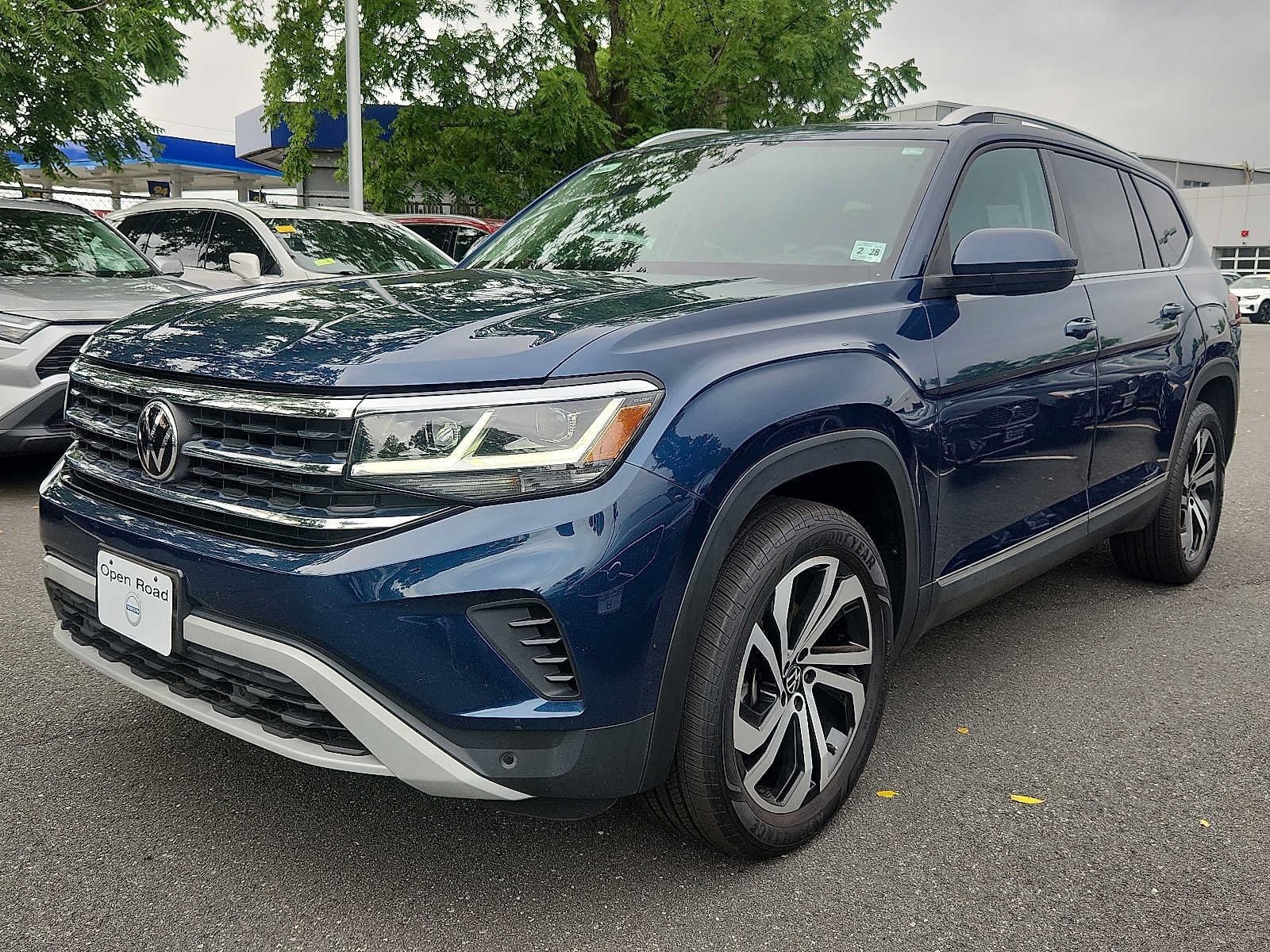 Used 2023 Volkswagen Atlas SEL AWD/4WD image 3