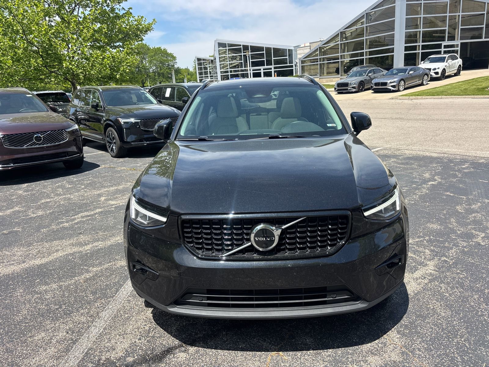 Used 2023 Volvo XC40 B5 Plus w/ Driver Assist Package AWD/4WD image 2