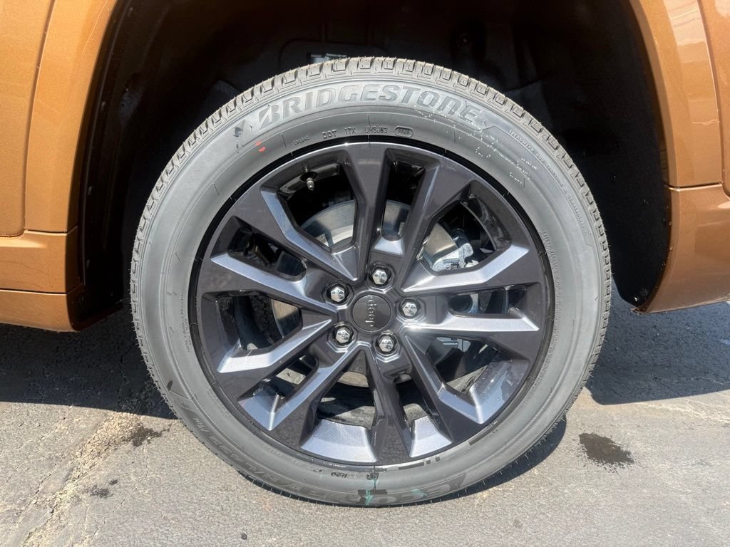 New 2026 Jeep Grand Cherokee L Limited AWD/4WD image 33