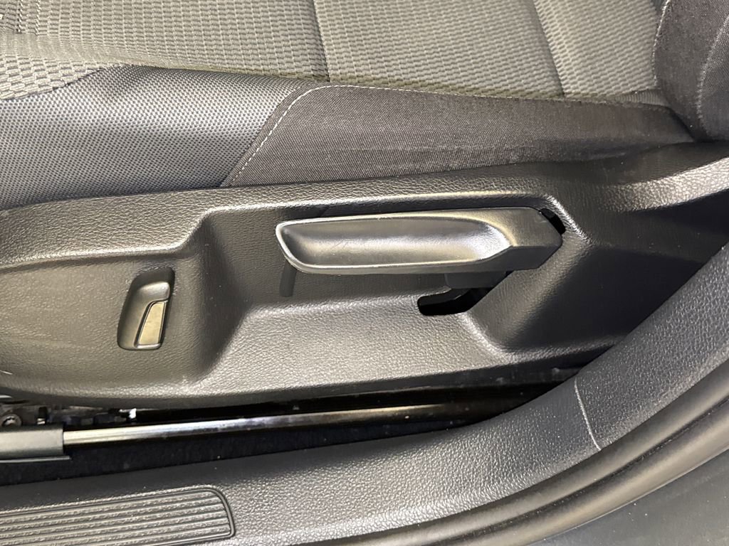 Used 2016 Volkswagen Golf S image 20