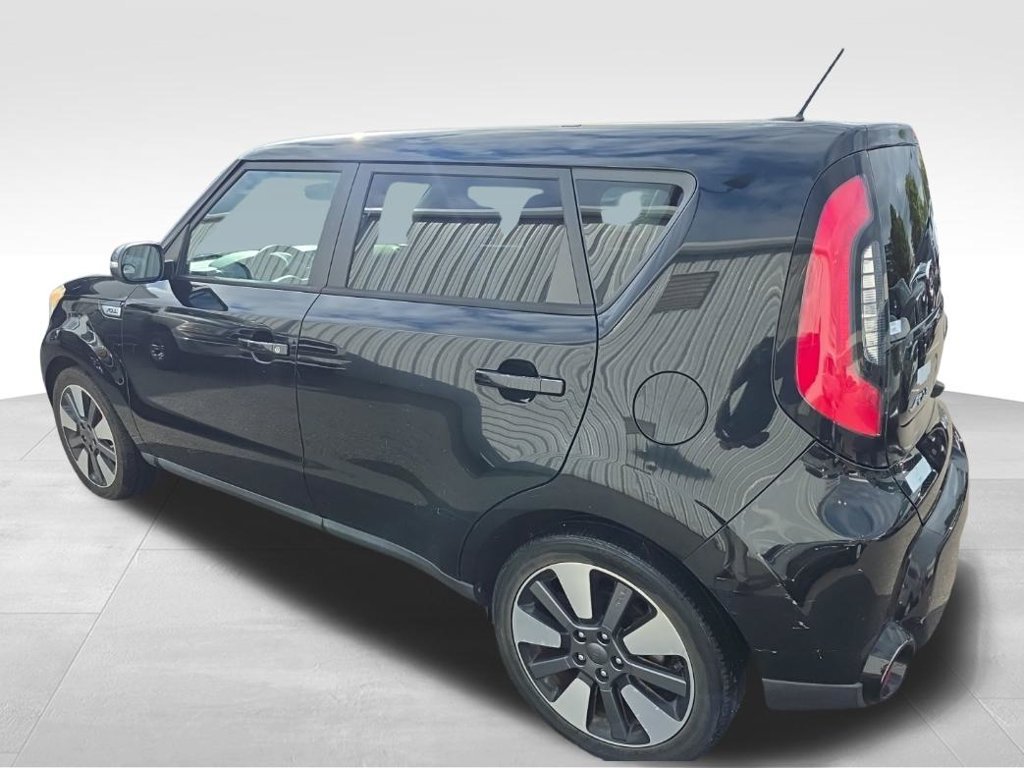Used 2015 Kia Soul ! FWD image 3