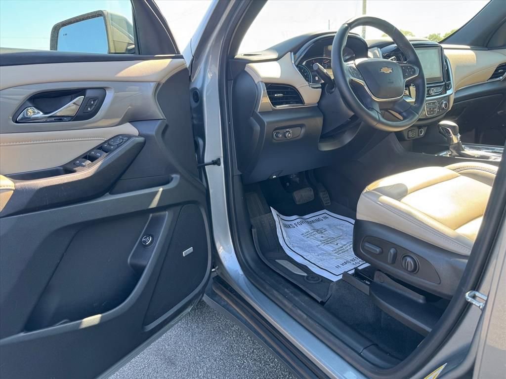 Used 2023 Chevrolet Traverse LT w/ LT Premium Package image 14
