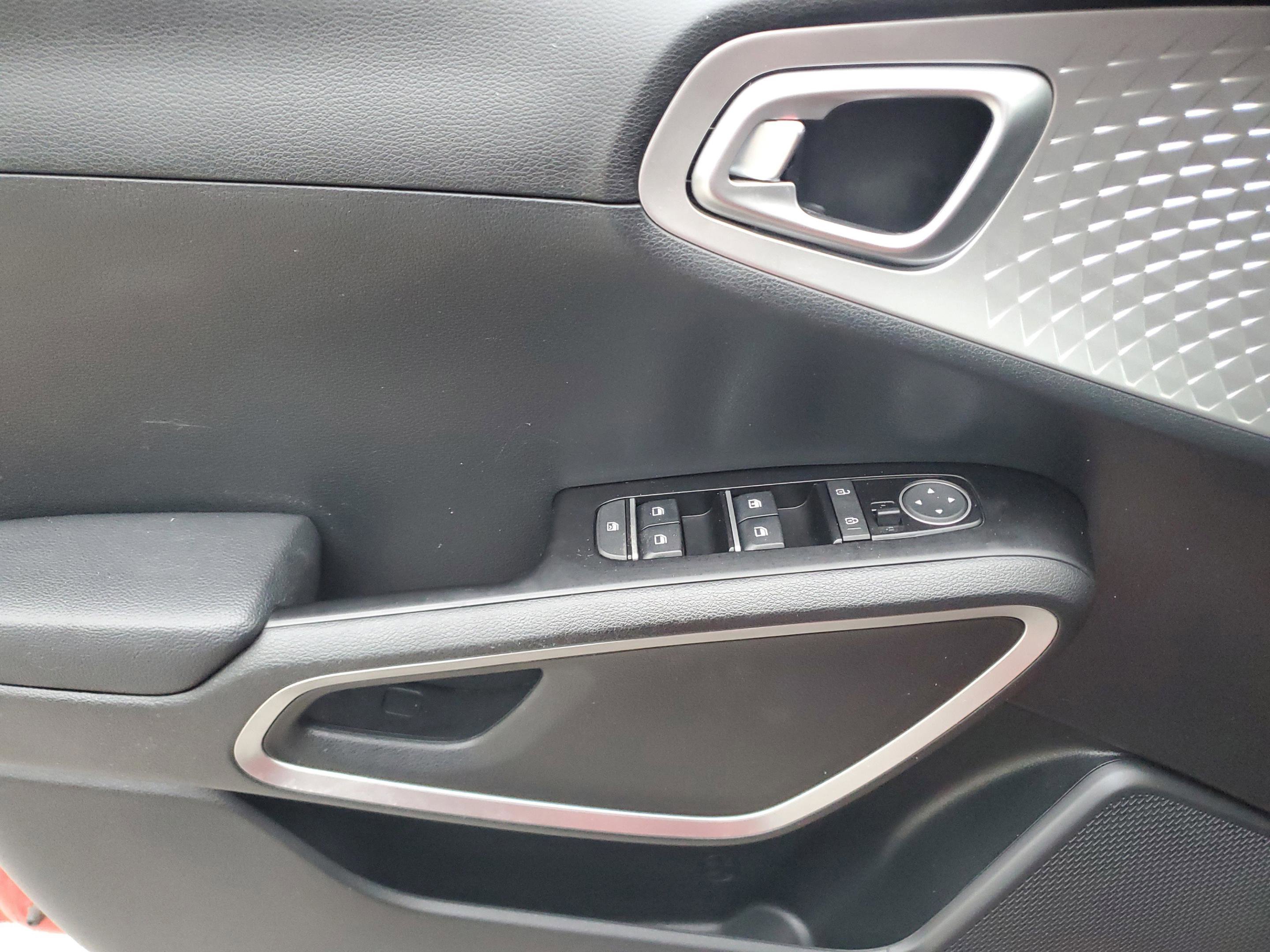 Certified 2023 Kia Soul LX FWD image 12
