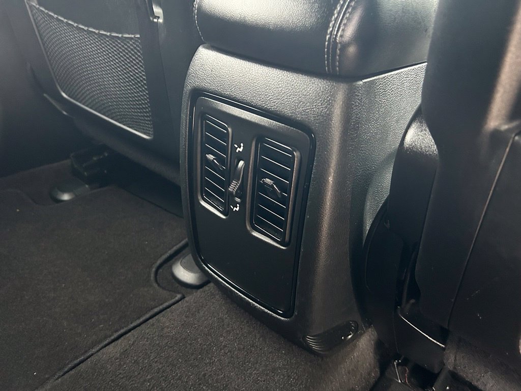 Used 2022 Dodge Durango SXT w/ Blacktop Package RWD image 32