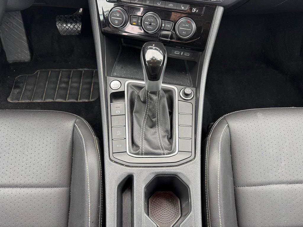 Used 2024 Volkswagen Jetta SE image 14