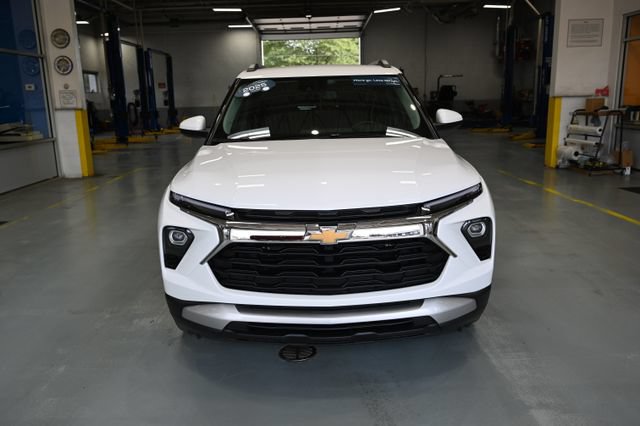 Certified 2025 Chevrolet TrailBlazer LT w/ LT Cold Weather Package FWD image 2