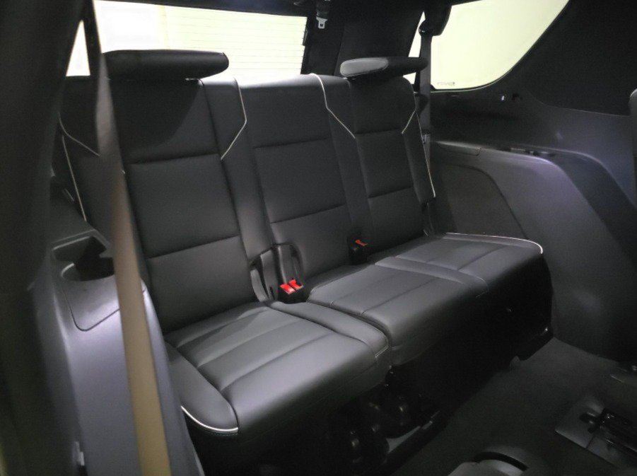 Used 2025 Cadillac Escalade Premium Luxury AWD/4WD image 11