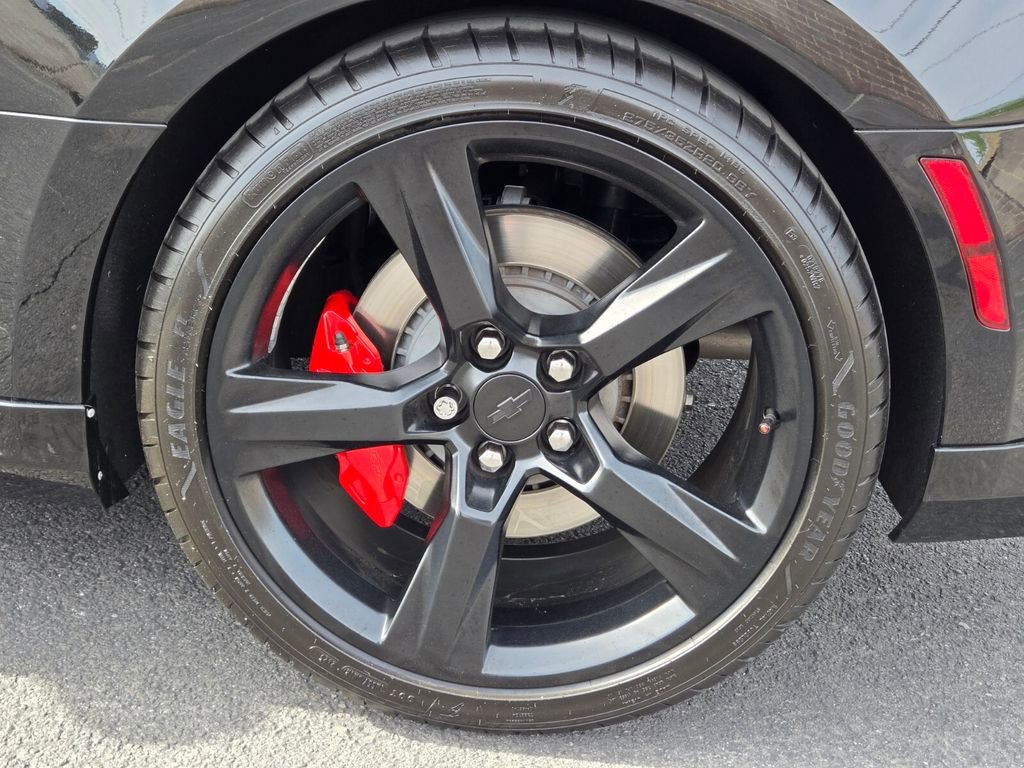 Used 2018 Chevrolet Camaro SS w/ LPO, Ground Effects Package image 9