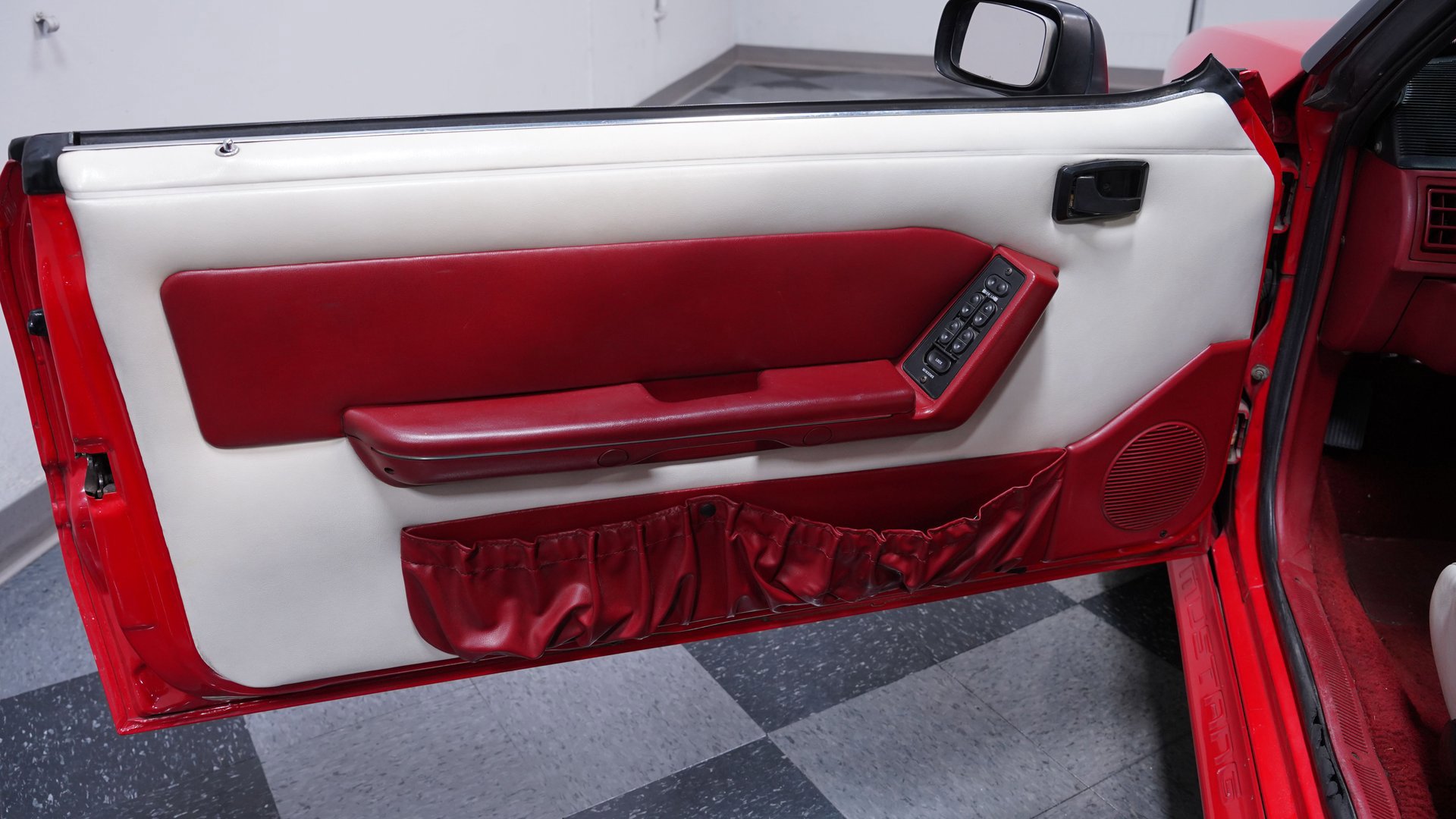 Used 1990 Ford Mustang GT image 32