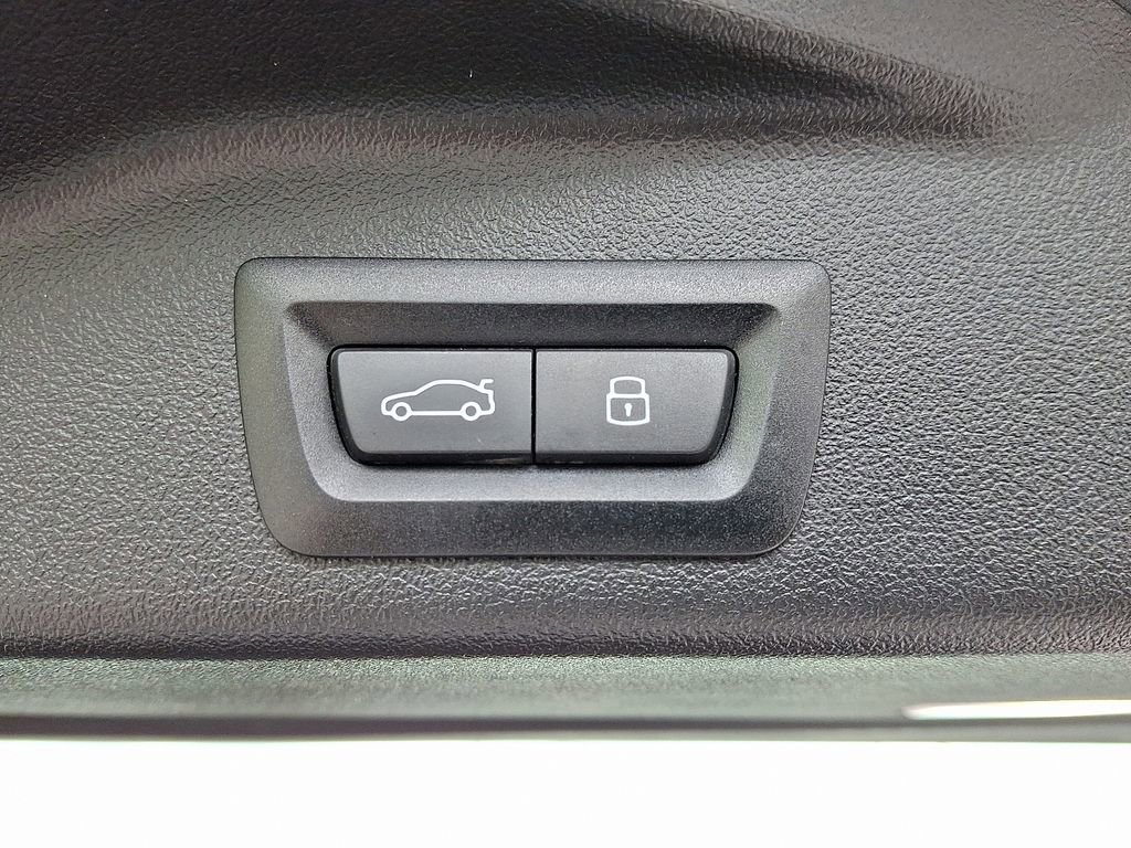 Used 2025 BMW X5 xDrive50e AWD/4WD image 35