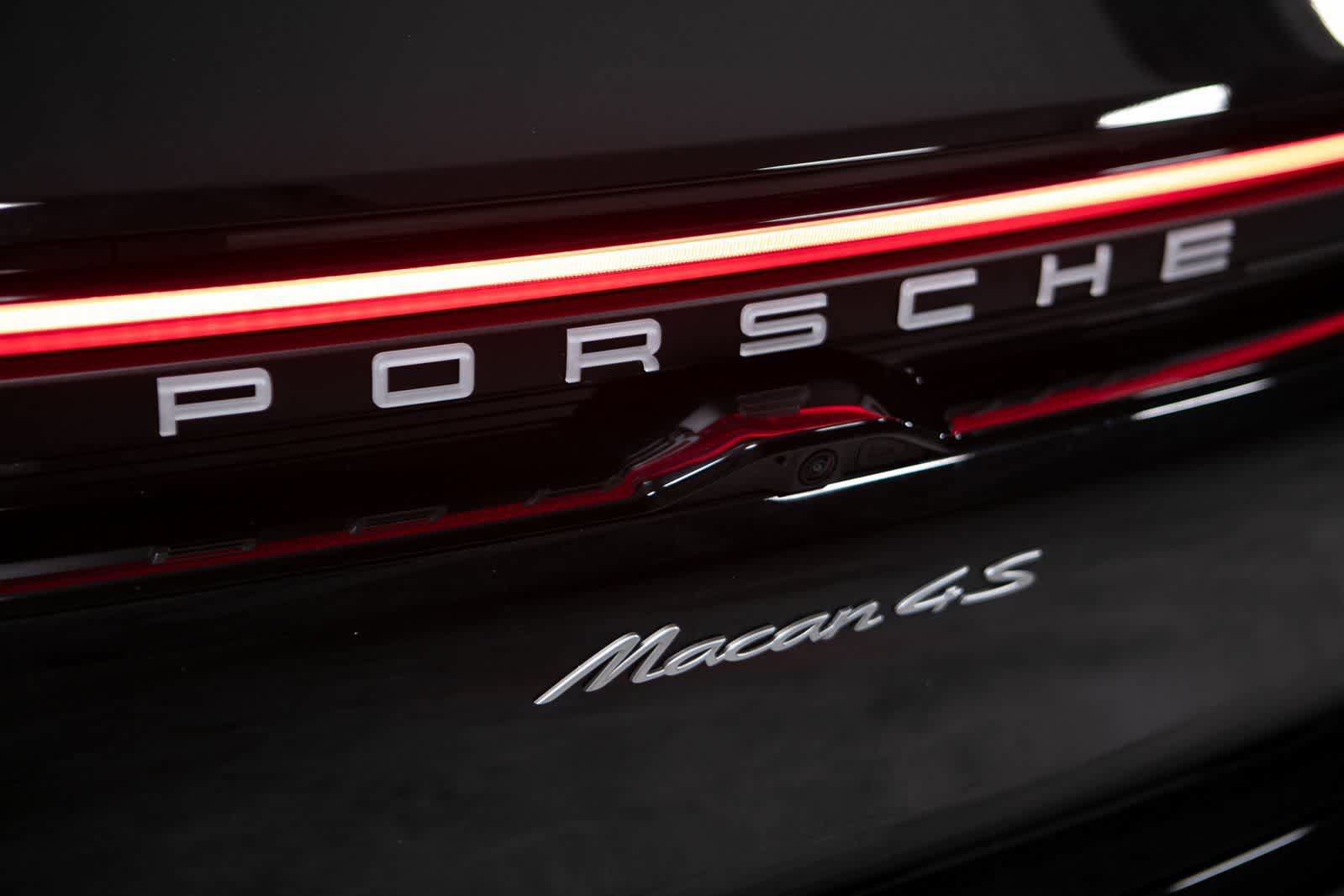 Certified 2025 Porsche Macan 4S Electric AWD/4WD image 36